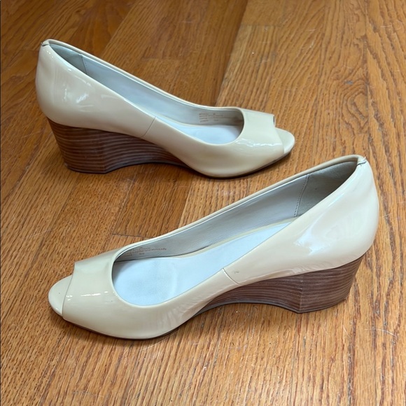 Cole Haan Women's Patent Nude Peep Toe Heels - Picture 1 of 12